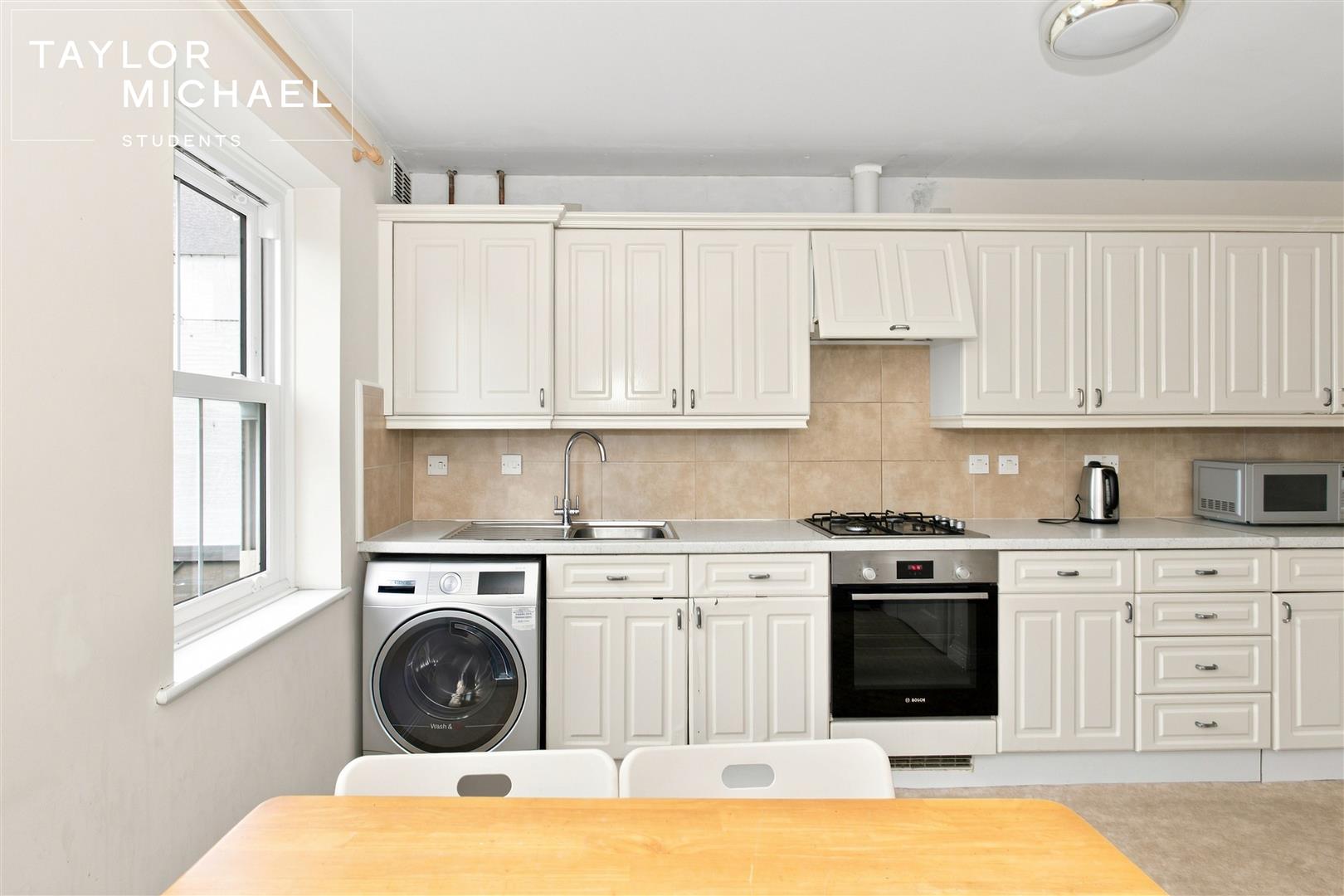 Kitchen / Living Room